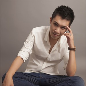 动漫女人脱内裤露屁股撅起来被男人鸡巴捅亲热视频
